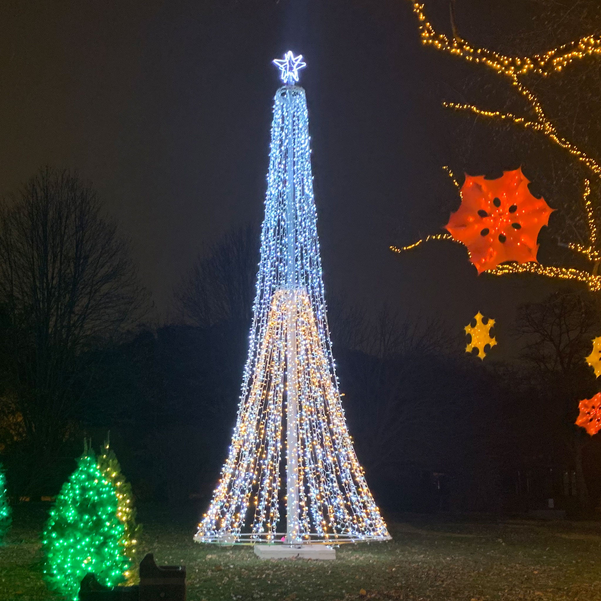 Double Cone Tree (warm/pure) - 32ft