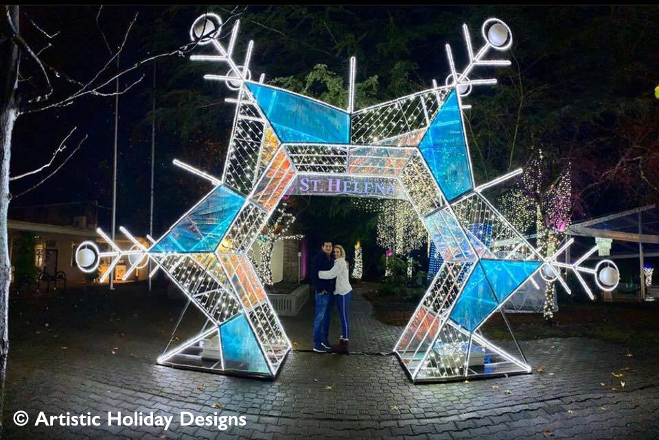 Walk Thru Snowflake Panels with Ornaments - 16.4ft